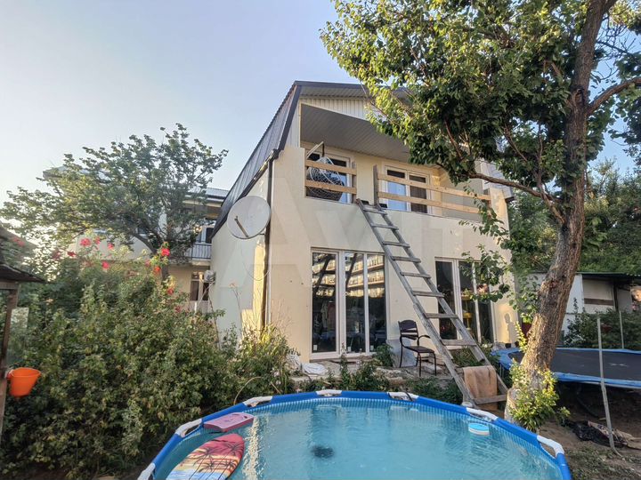 Дом 210 м² на участке 7 сот.