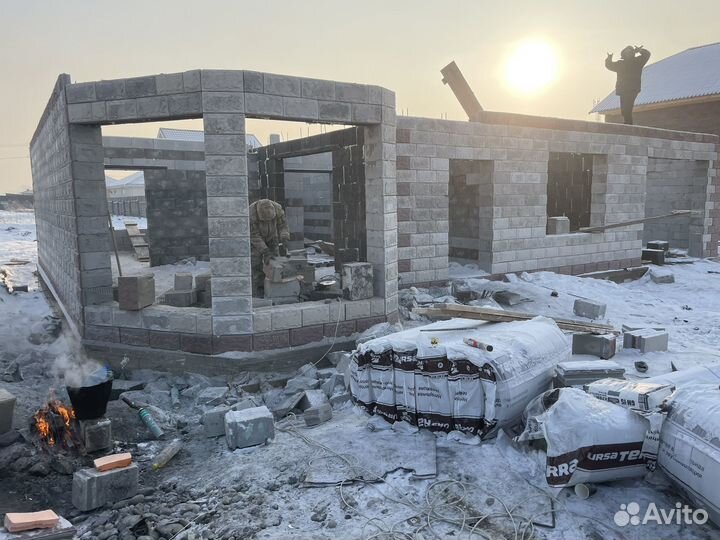 Строительство домов, заливка фундамента