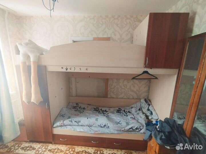 Двухъярусная кровать