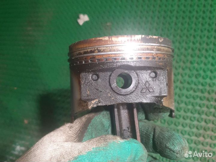 Поршень с шатуном Додж Караван 3.0