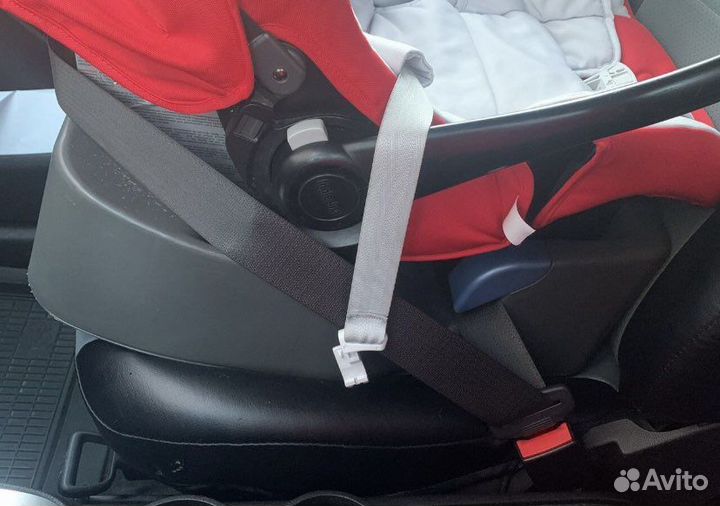 Автолюлька Inglesina Huggy Red