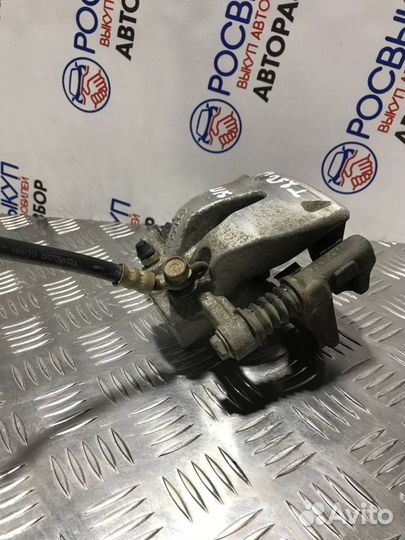 Суппорт Toyota Avensis 2 T250