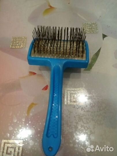 Щётка для расчёсывания меха, а так же шерсти живот
