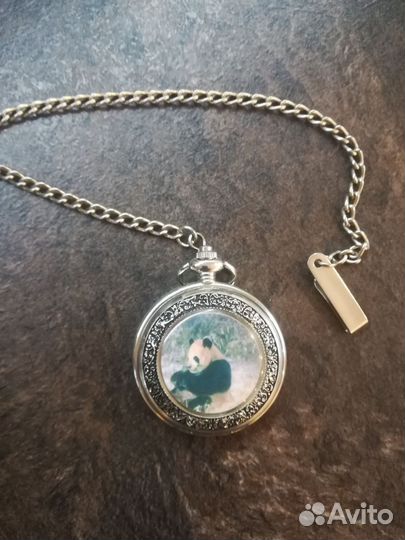 Часы на цепочке Панда