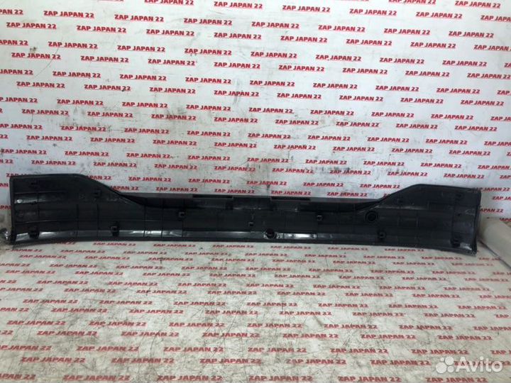 Накладка двери багажника Mitsubishi Pajero Sport