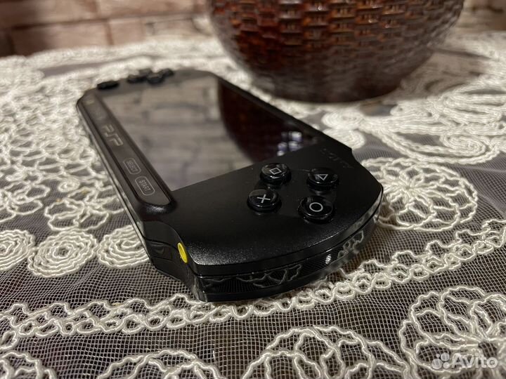 Sony psp 1008 прошитая + много игр
