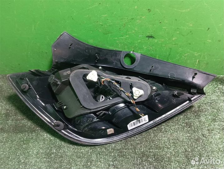 Фонарь задний правый Opel astra H 2009