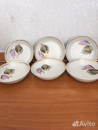 Вазы и рюмки, чайные ложки и вилки