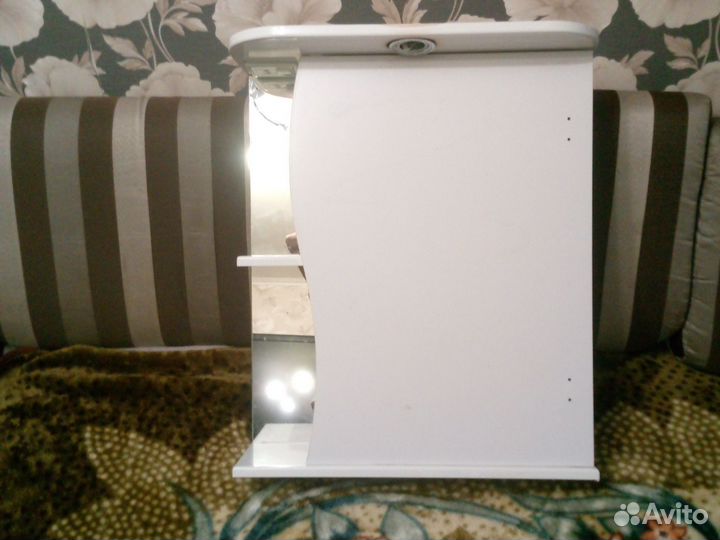 Шкафное зеркало для ванны