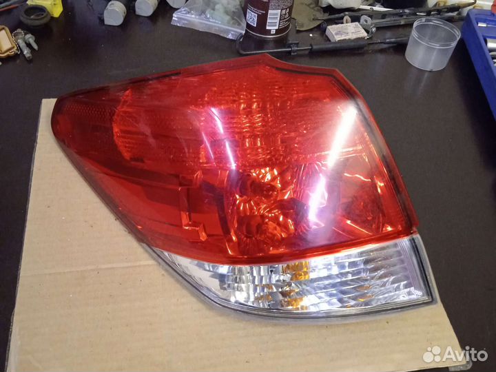 Задний левый фонарь Subaru oytback br9