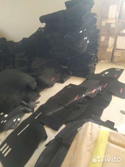 Коврики на панель