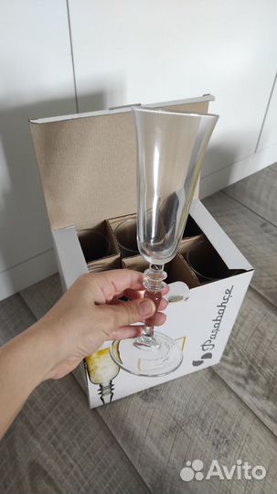 Бокалы под шампанское