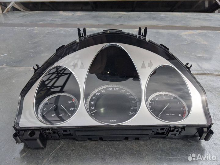 Панель приборов (щиток) Mercedes-Benz C-Класс