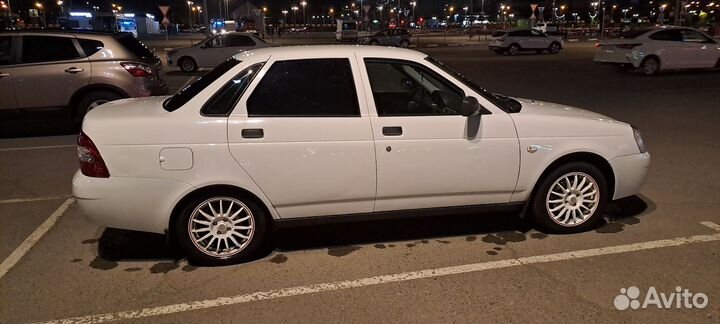 LADA Priora 1.6 МТ, 2010, битый, 250 000 км