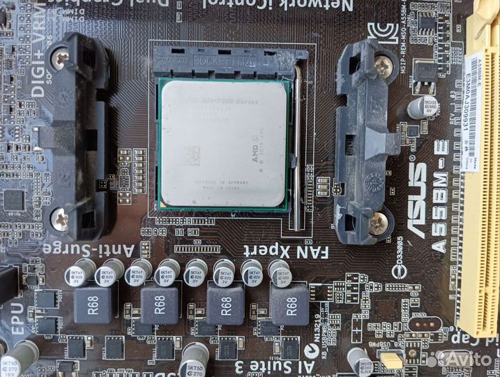 Материнская плата с процессором и памятью