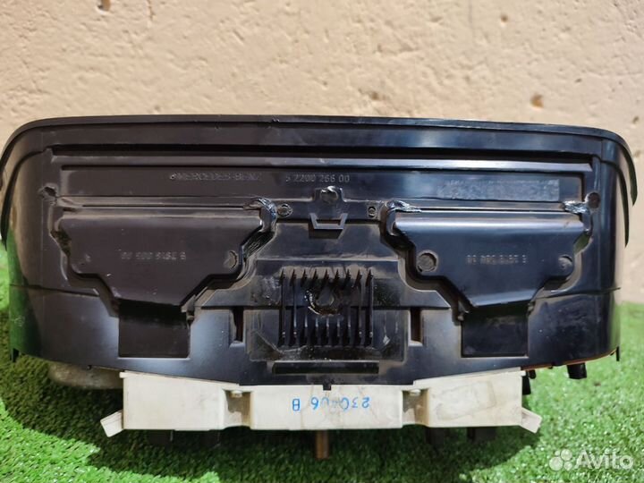 Приборная панель Mercedes-Benz w201