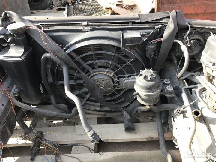 Рамка радиатора (телевизор) BMW 3-серии E46 N46B20