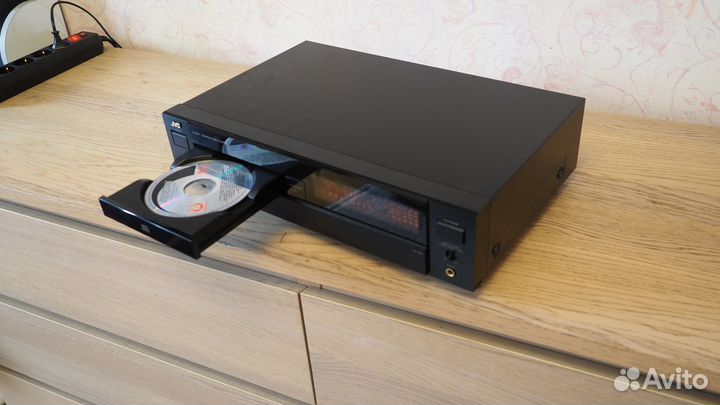 CD JVC XL-Z611. CD-проигрыватель с пультом