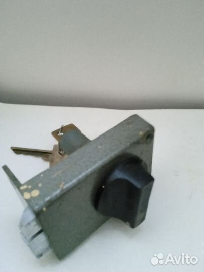 Замок дверной