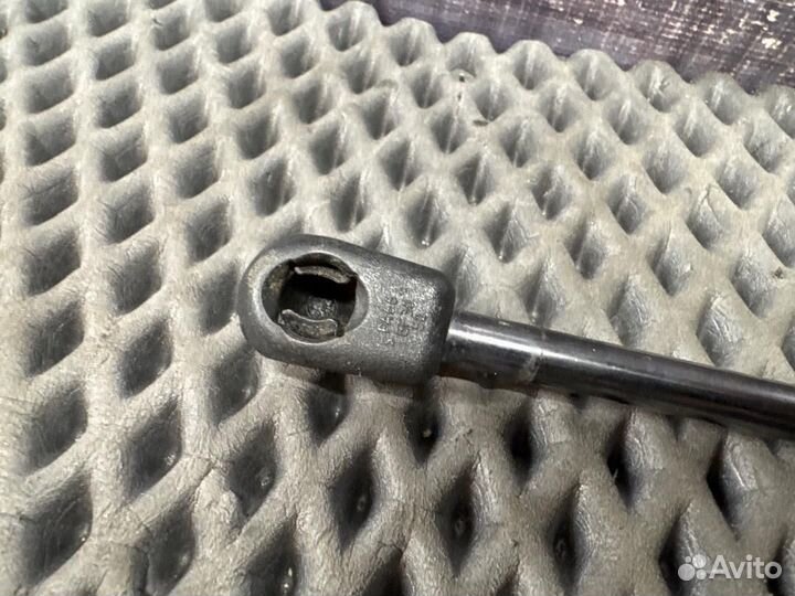 Амортизатор багажника Audi A4 B6 AMB 2004