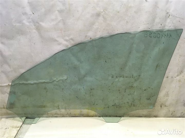 Стекло двери передней правой Volkswagen Passat