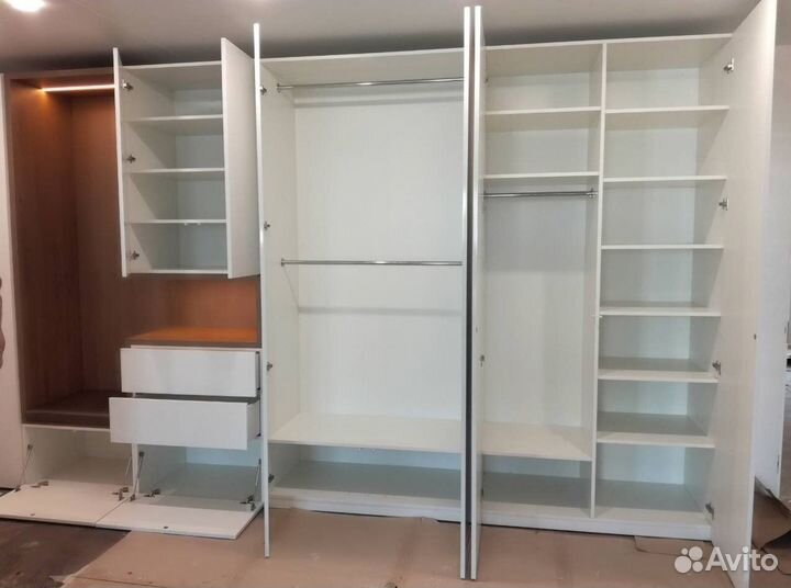 Шкаф с зеркалом