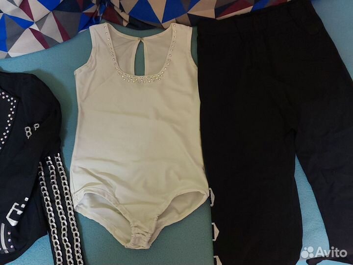 Костюм для выступлений по фигурному катанию