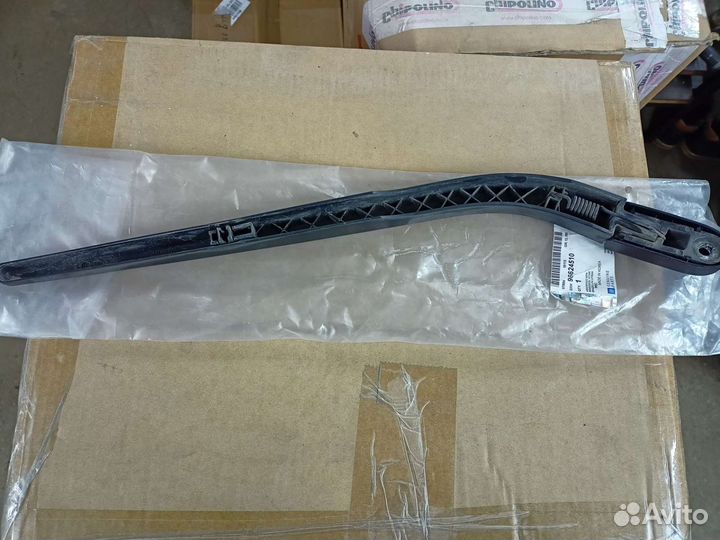 Держатель щетки заднего очистителя с заглушкой