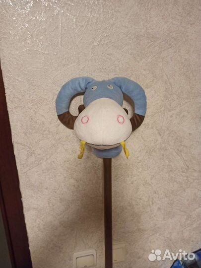 Мягкая голова козы на палке. Финская