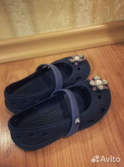 Туфли на девочку crocs c8