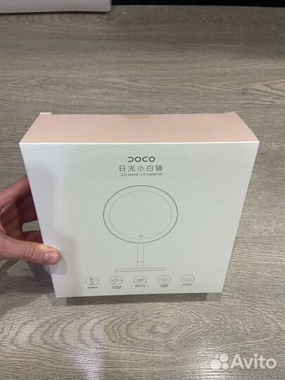 Настольное зеркало с подсветкой для макияжа