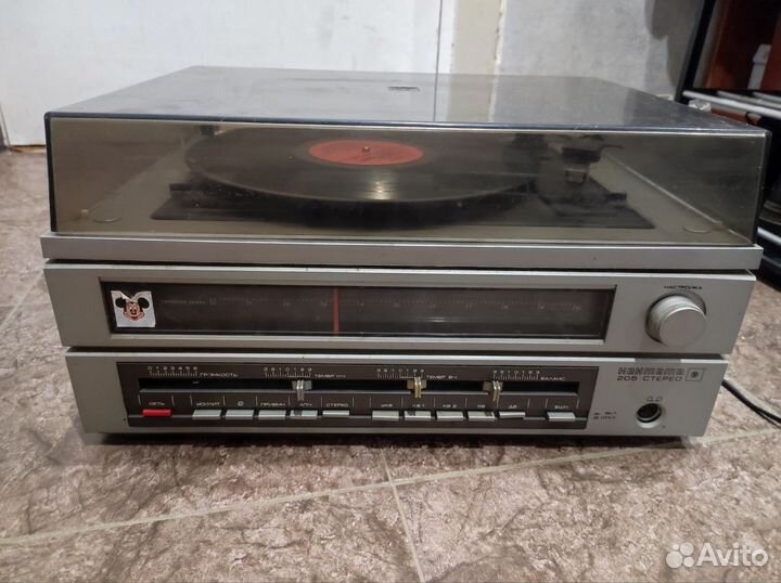 Виниловый проигрыватель