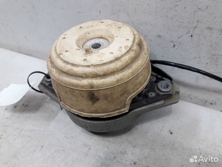 Кронштейн двигателя правый Mercedes-Benz Gl-Class