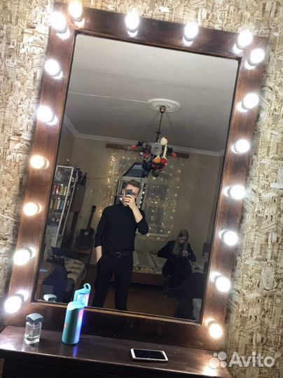 Гримерное зеркало с лампочками