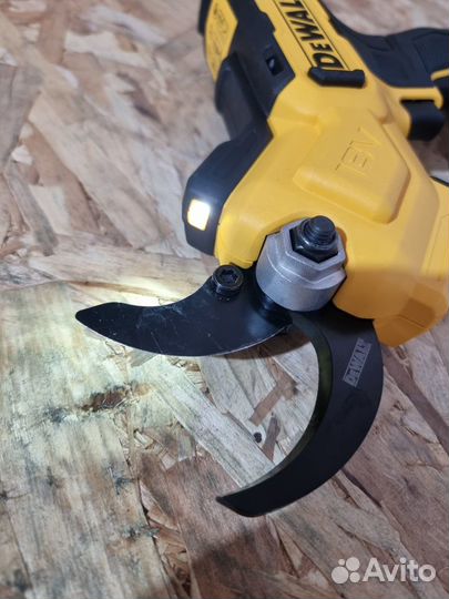 Садовые ножницы dewalt dcmpp568N