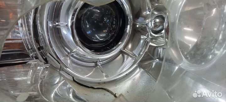 Фара правая Mitsubishi Pajero Sport 2