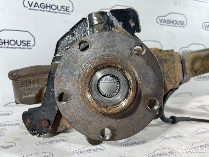 Кулак поворотный передний левый Audi A4 B5 8D2 1.6