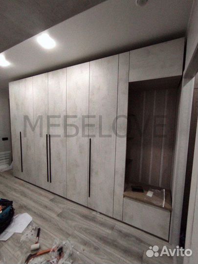 Шкаф распашной на заказ от фабрики в прихожую