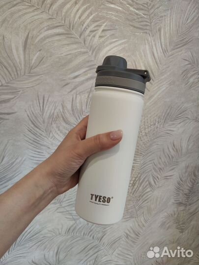 Бутылка термос для воды и чая белая