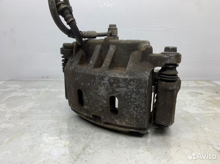 Суппорт передний левый Infiniti Qx56 5.6 2007