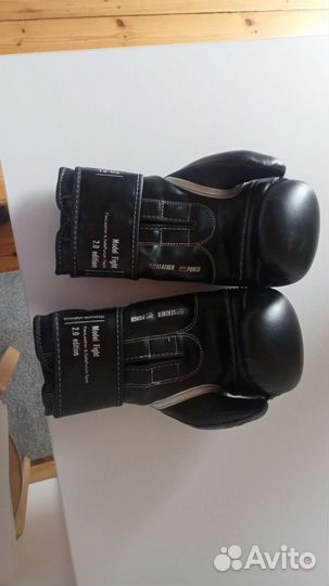 Боксерские перчатки