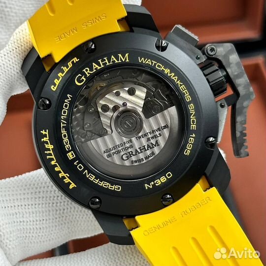 Часы Graham Chronofighter Superlight