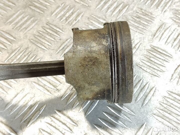 Поршень с шатуном Renault Logan 2005 2014