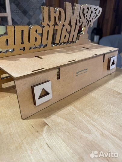 Медальница с полкой