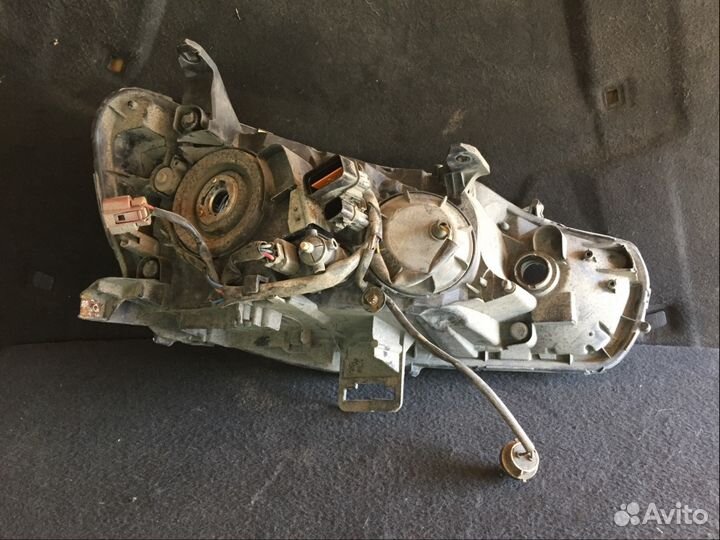 Фара левая Mitsubishi Lancer