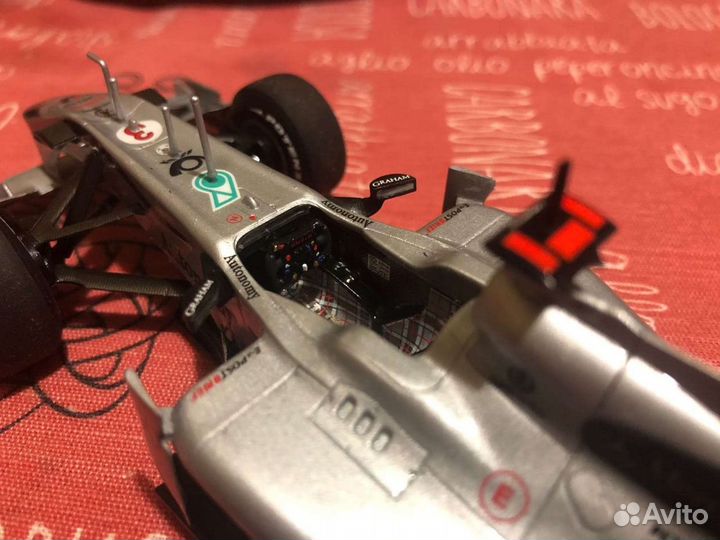 Сборная модель автомобиля F1 mercedes