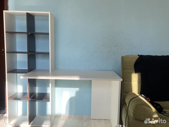 Письменный стол белый с полками