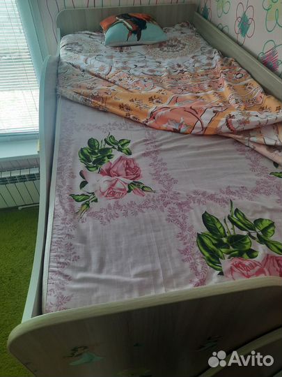 Кровать двухьярусная