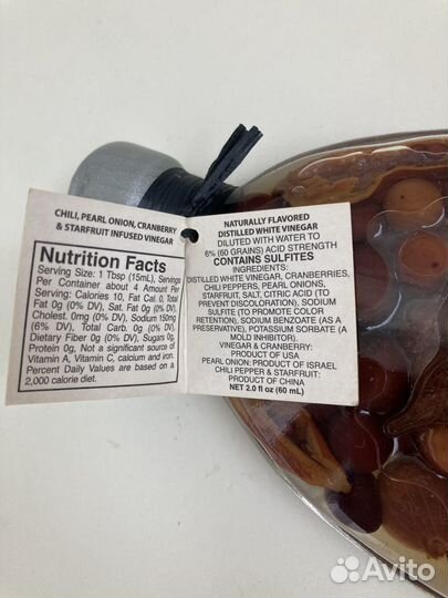 2 декоративные бутылки с ягодами овощами