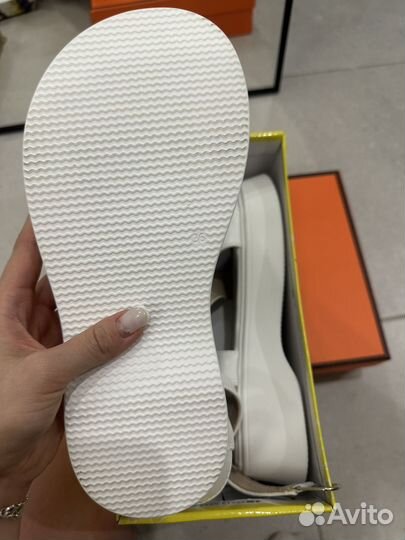 Босоножки женские